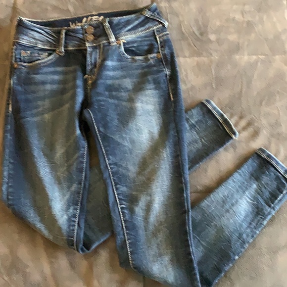 Like New! WallFlower jeggings. - Picture 3 of 11
